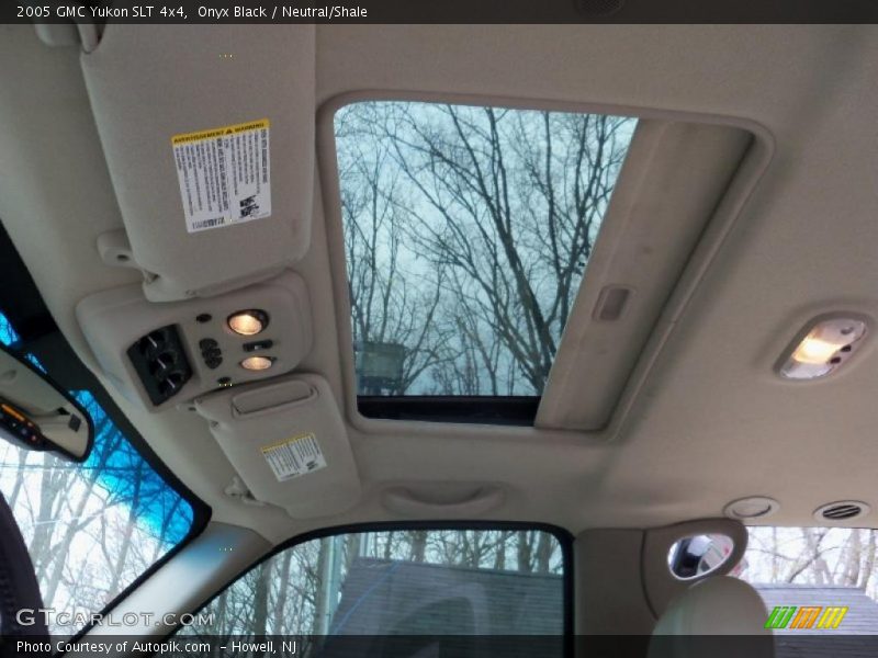 Onyx Black / Neutral/Shale 2005 GMC Yukon SLT 4x4
