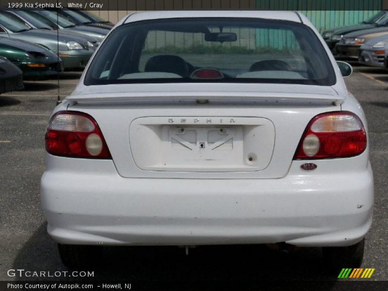 White / Gray 1999 Kia Sephia LS
