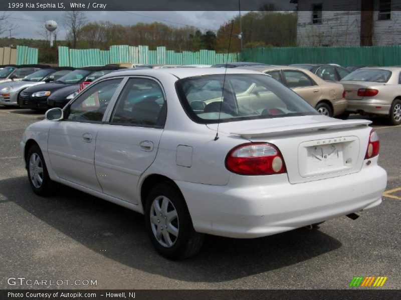 White / Gray 1999 Kia Sephia LS