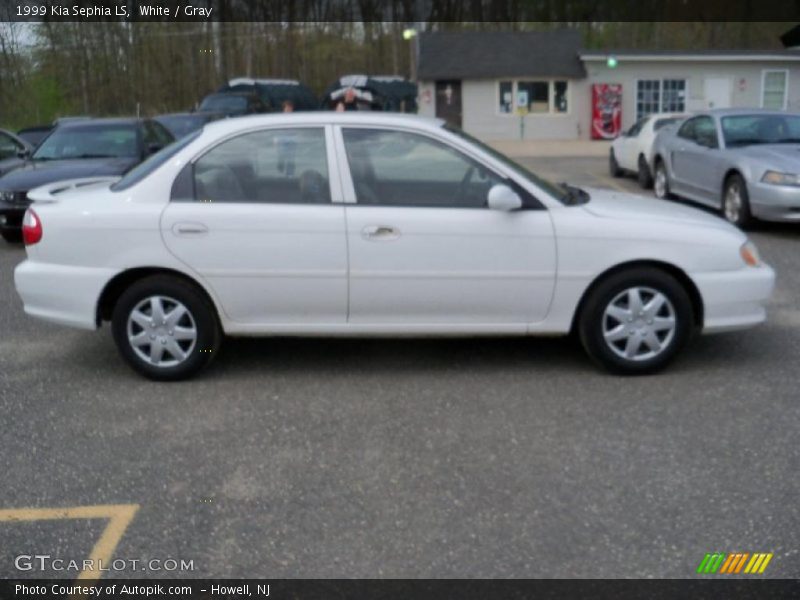 White / Gray 1999 Kia Sephia LS