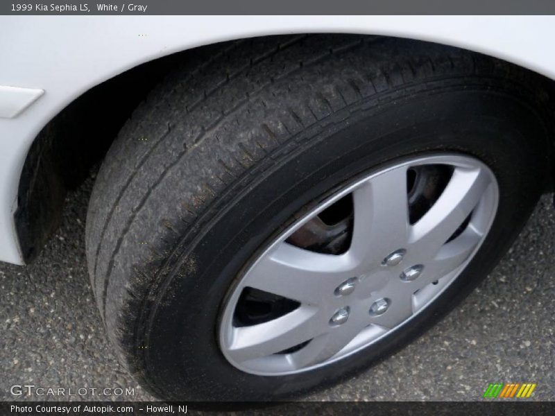 White / Gray 1999 Kia Sephia LS