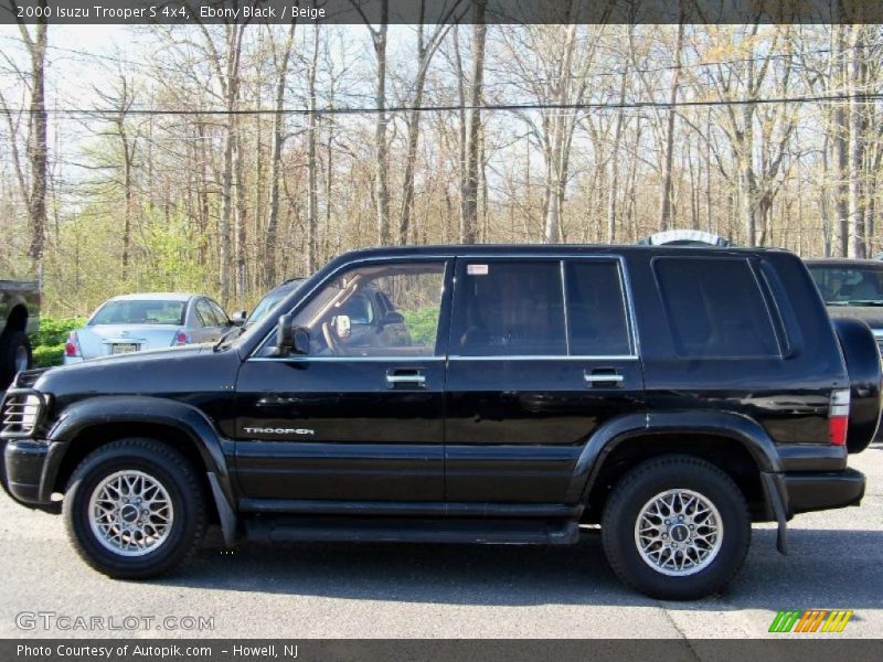 Ebony Black / Beige 2000 Isuzu Trooper S 4x4