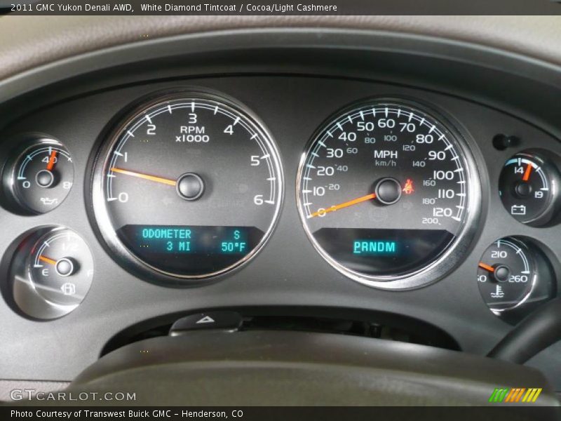 White Diamond Tintcoat / Cocoa/Light Cashmere 2011 GMC Yukon Denali AWD