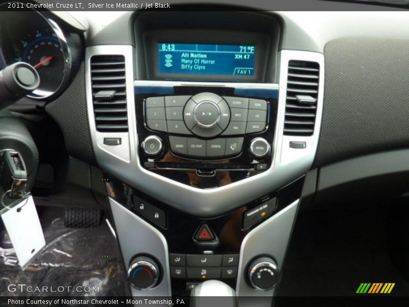 Silver Ice Metallic / Jet Black 2011 Chevrolet Cruze LT
