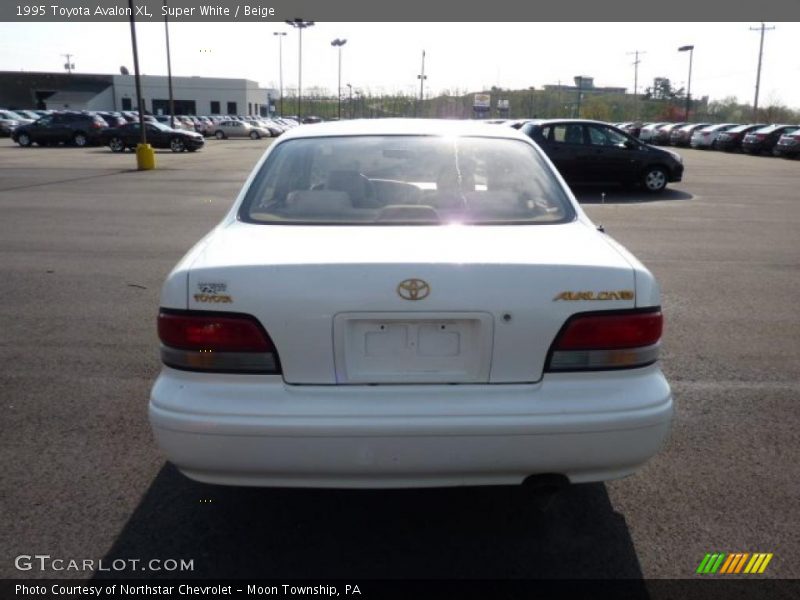 Super White / Beige 1995 Toyota Avalon XL