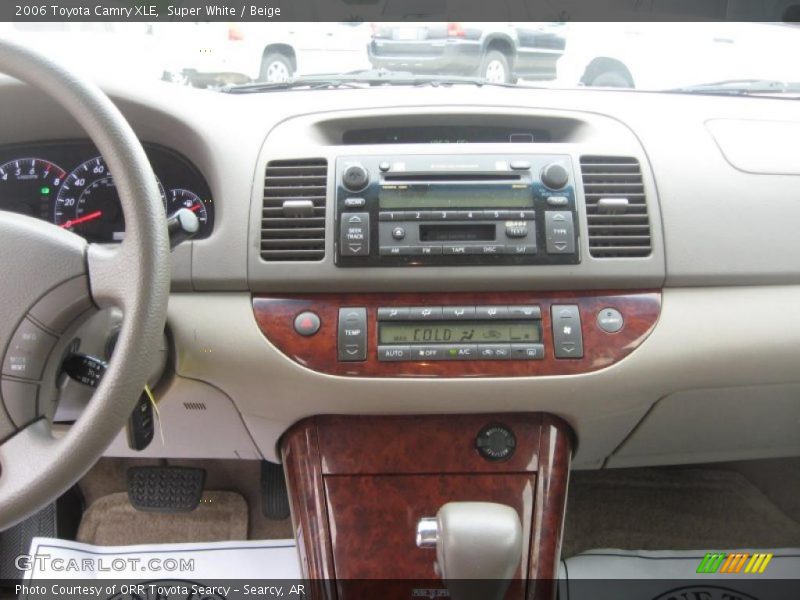 Super White / Beige 2006 Toyota Camry XLE