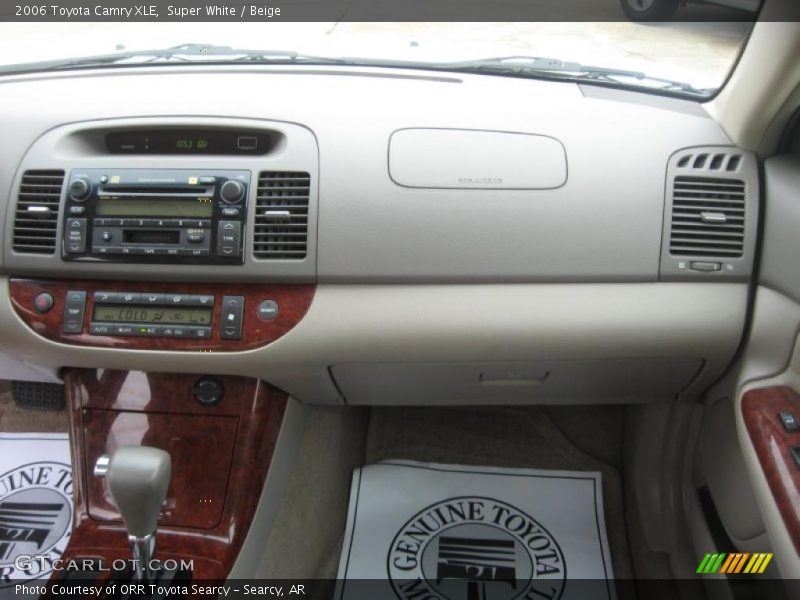 Super White / Beige 2006 Toyota Camry XLE