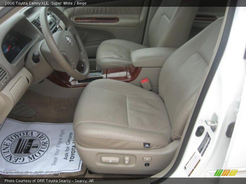 Super White / Beige 2006 Toyota Camry XLE