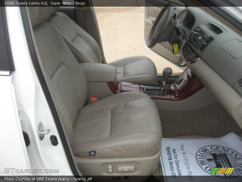 Super White / Beige 2006 Toyota Camry XLE
