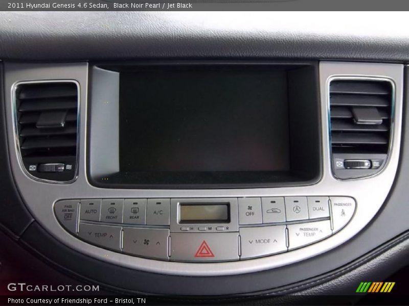 Controls of 2011 Genesis 4.6 Sedan