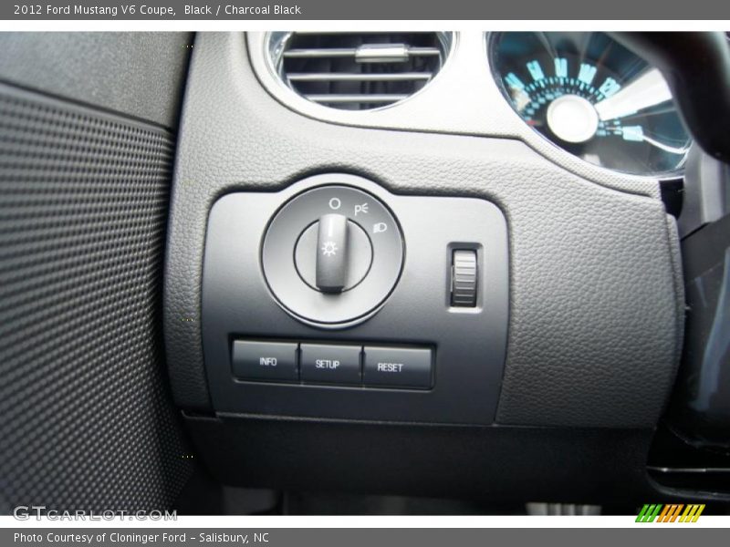 Controls of 2012 Mustang V6 Coupe