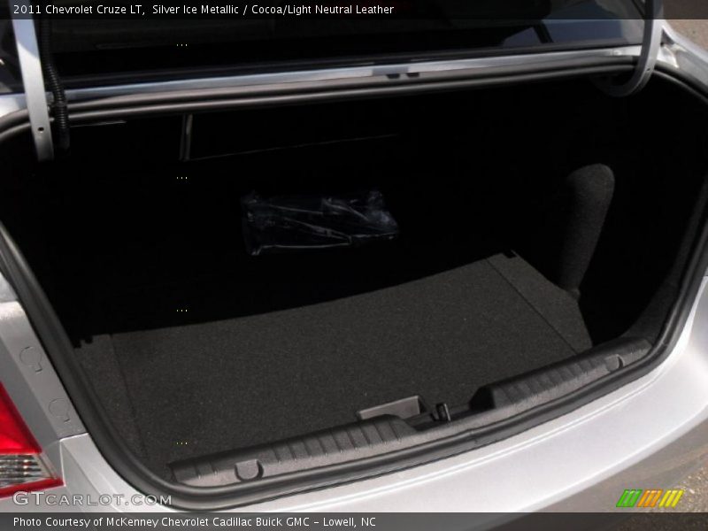 Silver Ice Metallic / Cocoa/Light Neutral Leather 2011 Chevrolet Cruze LT