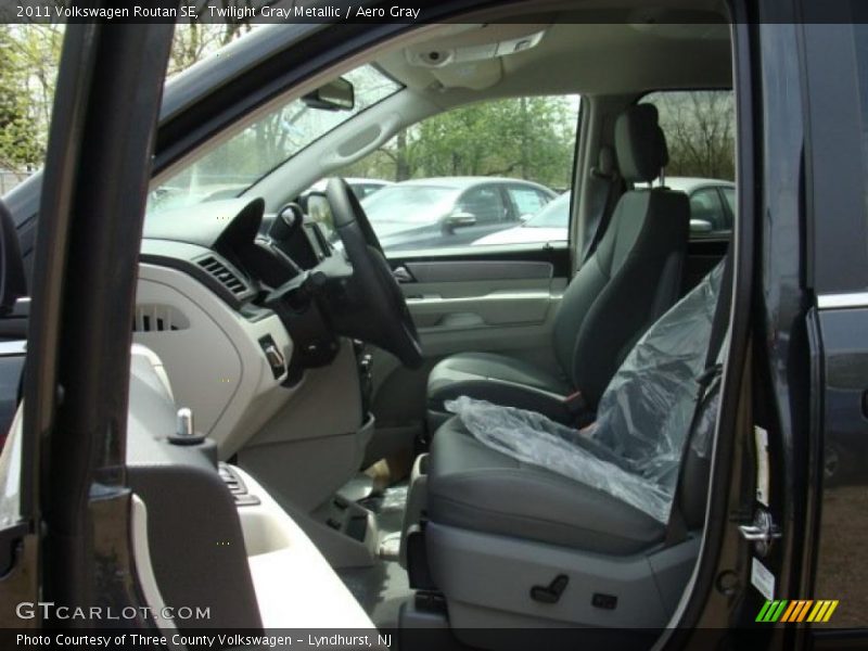 Twilight Gray Metallic / Aero Gray 2011 Volkswagen Routan SE