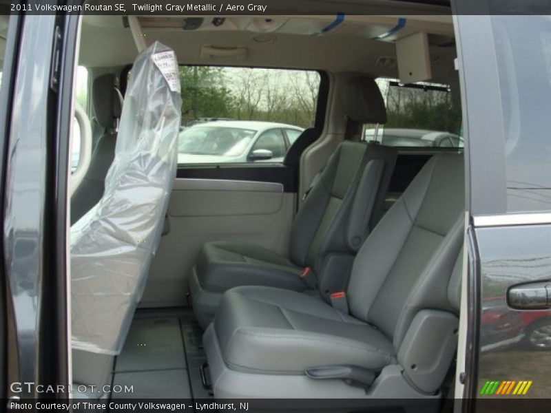 Twilight Gray Metallic / Aero Gray 2011 Volkswagen Routan SE