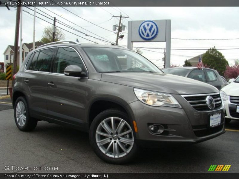 Alpine Gray Metallic / Charcoal 2011 Volkswagen Tiguan SE