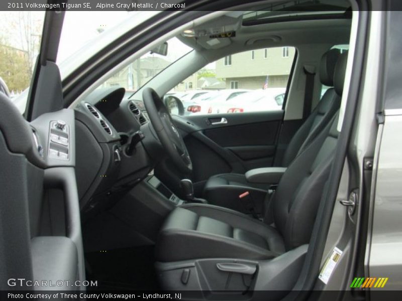 Alpine Gray Metallic / Charcoal 2011 Volkswagen Tiguan SE