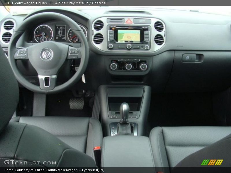 Alpine Gray Metallic / Charcoal 2011 Volkswagen Tiguan SE