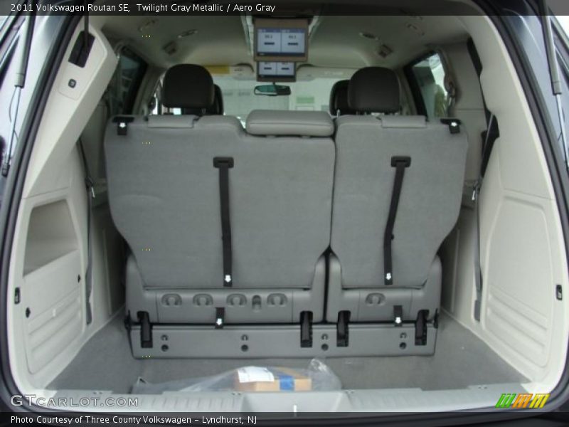 Twilight Gray Metallic / Aero Gray 2011 Volkswagen Routan SE