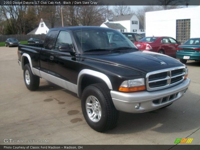 Front 3/4 View of 2003 Dakota SLT Club Cab 4x4