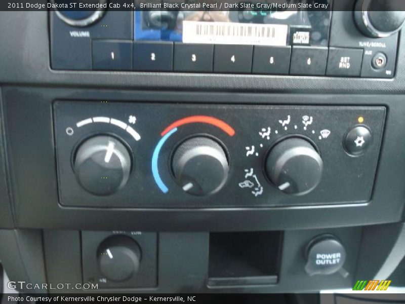 Controls of 2011 Dakota ST Extended Cab 4x4
