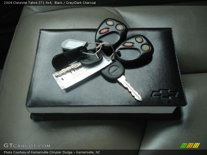Black / Gray/Dark Charcoal 2004 Chevrolet Tahoe Z71 4x4
