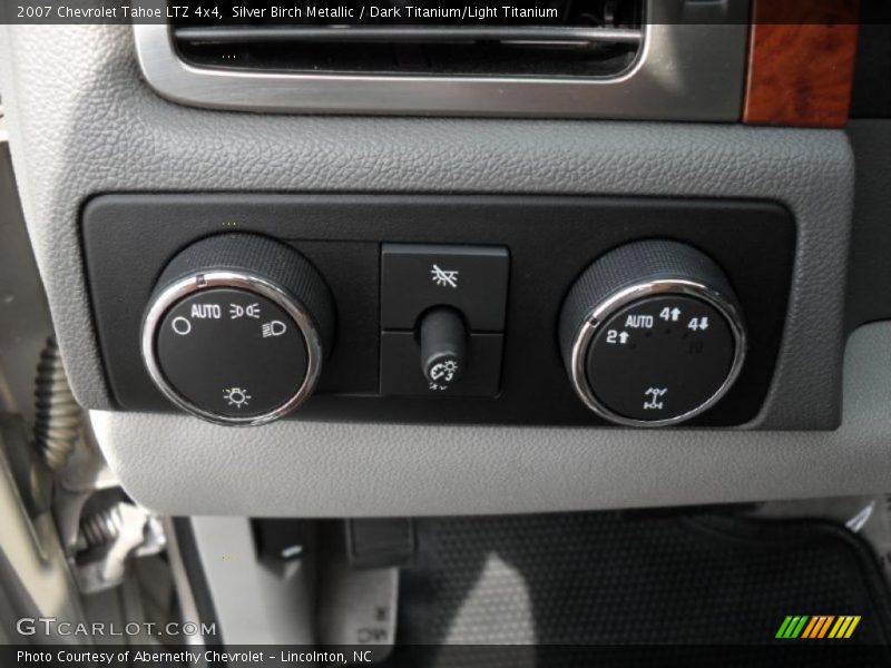 Controls of 2007 Tahoe LTZ 4x4