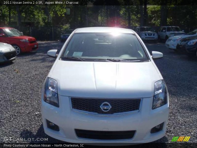 Aspen White / Charcoal 2011 Nissan Sentra 2.0 SR