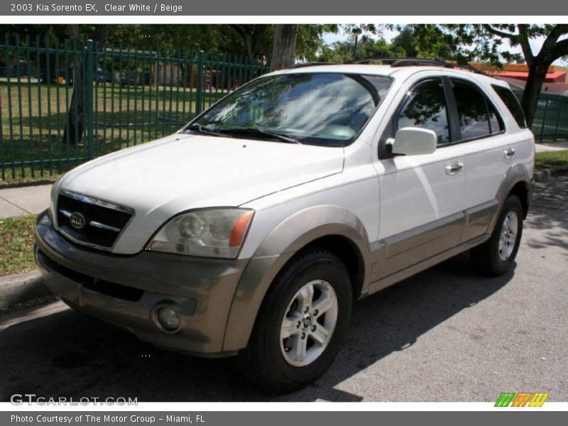 Clear White / Beige 2003 Kia Sorento EX