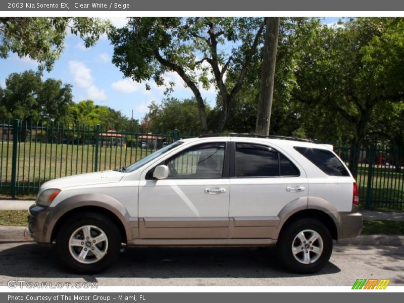 Clear White / Beige 2003 Kia Sorento EX