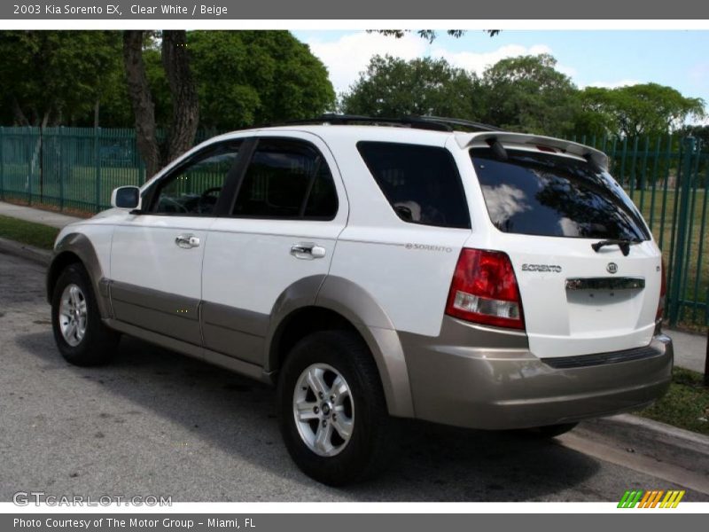 Clear White / Beige 2003 Kia Sorento EX