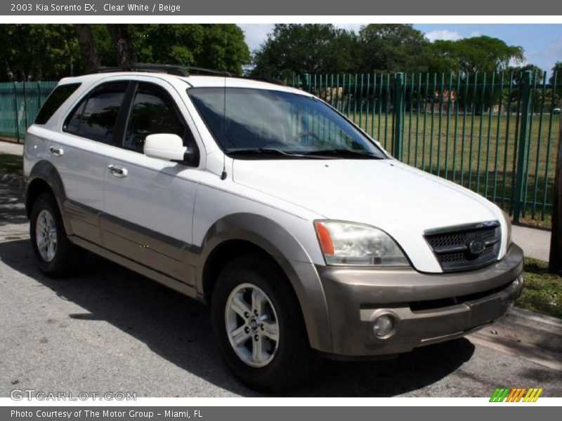 Clear White / Beige 2003 Kia Sorento EX