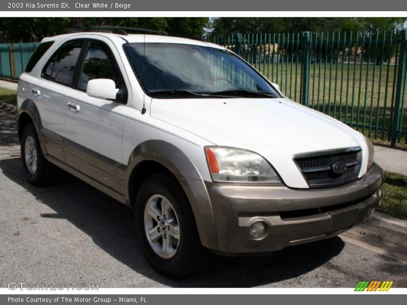 Clear White / Beige 2003 Kia Sorento EX