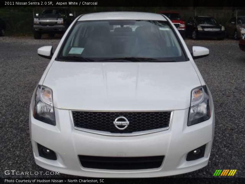 Aspen White / Charcoal 2011 Nissan Sentra 2.0 SR