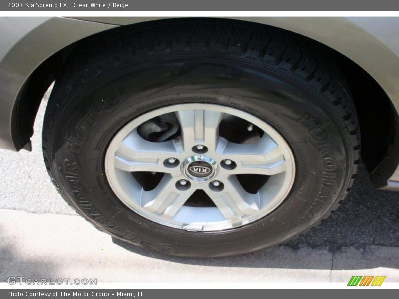 Clear White / Beige 2003 Kia Sorento EX