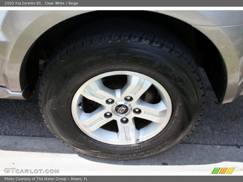 Clear White / Beige 2003 Kia Sorento EX