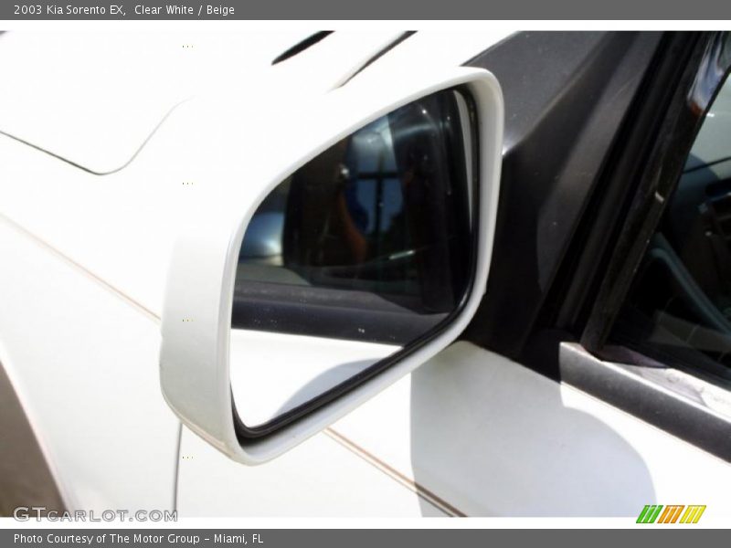 Clear White / Beige 2003 Kia Sorento EX