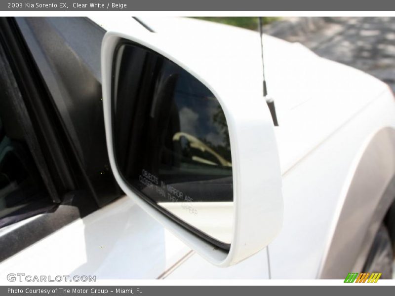 Clear White / Beige 2003 Kia Sorento EX