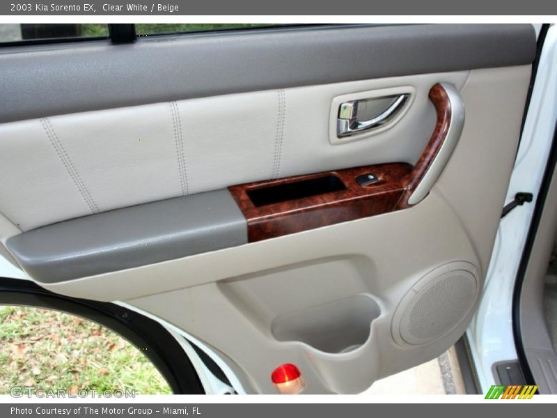 Clear White / Beige 2003 Kia Sorento EX