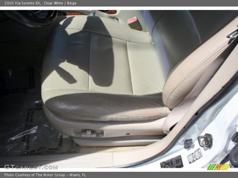 Clear White / Beige 2003 Kia Sorento EX