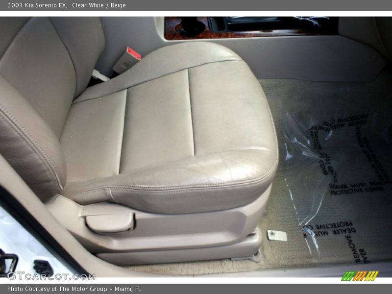 Clear White / Beige 2003 Kia Sorento EX