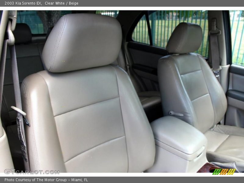 Clear White / Beige 2003 Kia Sorento EX