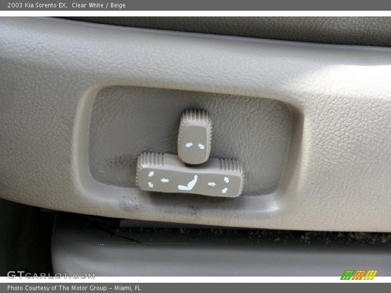 Clear White / Beige 2003 Kia Sorento EX