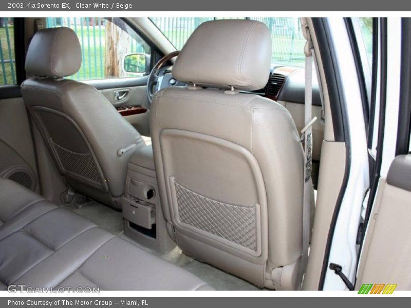 Clear White / Beige 2003 Kia Sorento EX