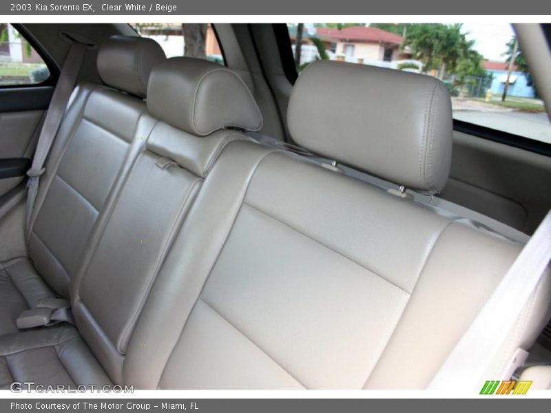 Clear White / Beige 2003 Kia Sorento EX