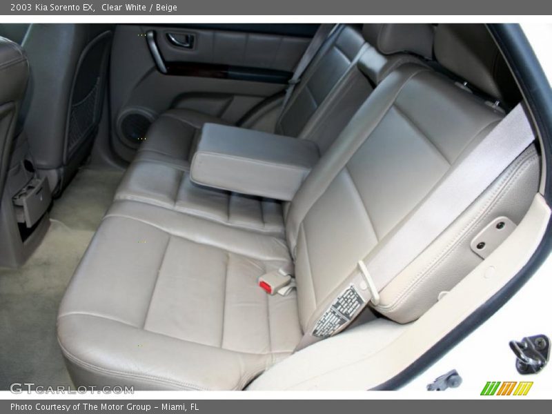 Clear White / Beige 2003 Kia Sorento EX