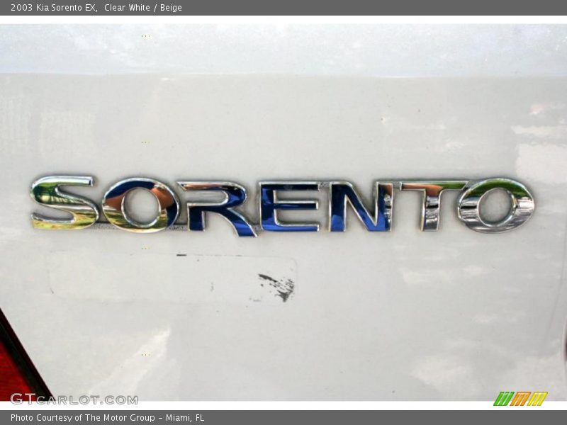 Clear White / Beige 2003 Kia Sorento EX