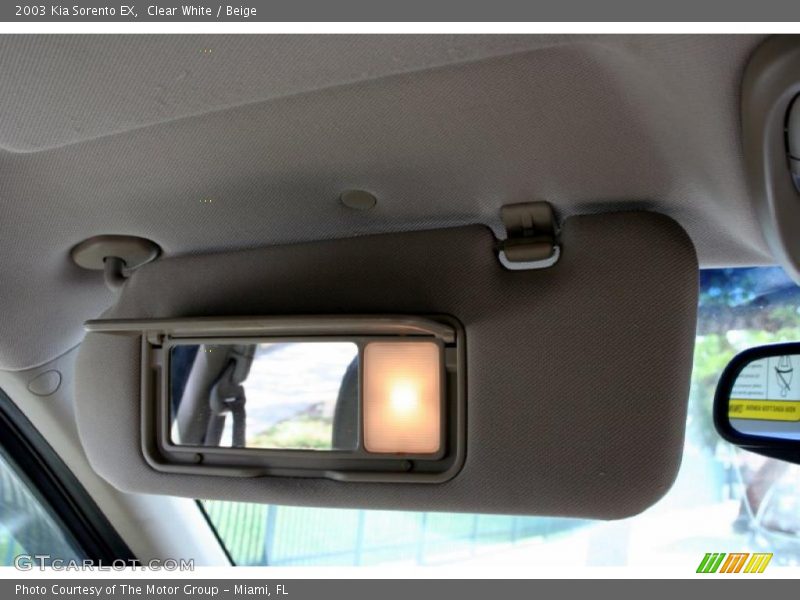 Clear White / Beige 2003 Kia Sorento EX