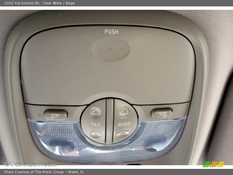 Clear White / Beige 2003 Kia Sorento EX
