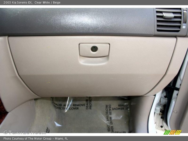 Clear White / Beige 2003 Kia Sorento EX