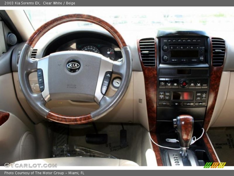 Clear White / Beige 2003 Kia Sorento EX